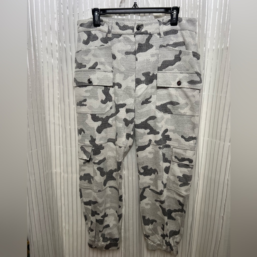 “Oat New York”Joggers SZ: (31) NWT Grey’s & Off White/Camo Pockets, Zip & Snap